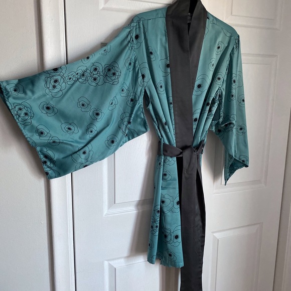 SIMON CHANG KIMONO - Picture 3 of 11